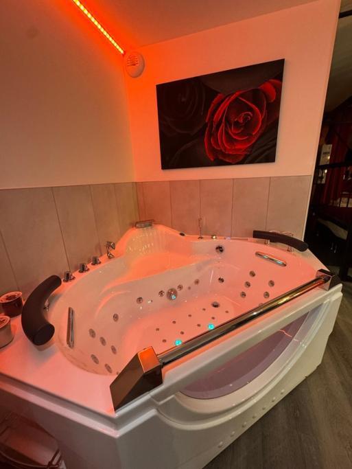Nuit Defendue - Jacuzzi - Sauna - By Primo C0Nciergerie Tournus Buitenkant foto